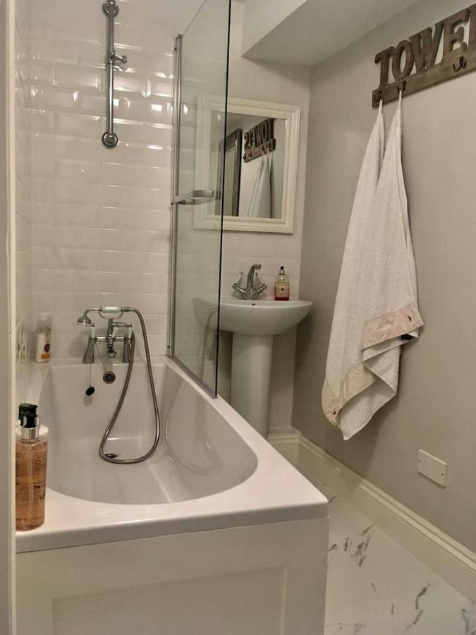 Beautiful 1Br Apartment In Historic St Aubin House 外观 照片